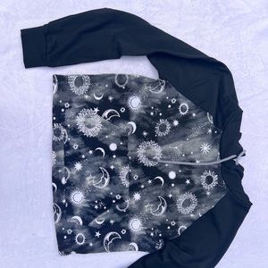 Light hoodie crop top black with moons